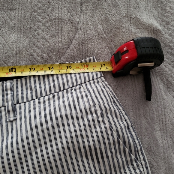 ❤Old Navy Everyday Shorts - Picture 5 of 7